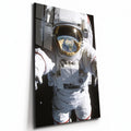 Poster métal astronaute avec la Terre dans sa visière, plaque aluminium brillante vue de trois quarts