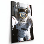 Poster métal astronaute avec la Terre dans sa visière, plaque aluminium brillante vue de trois quarts