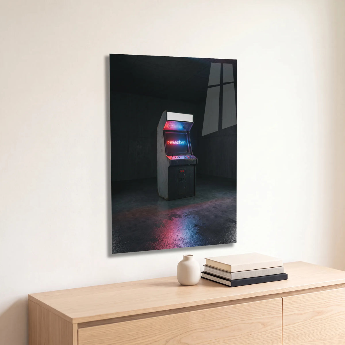 Poster métal borne d'arcade rétro aux néons accroché au-dessus d'un canapé dans un salon