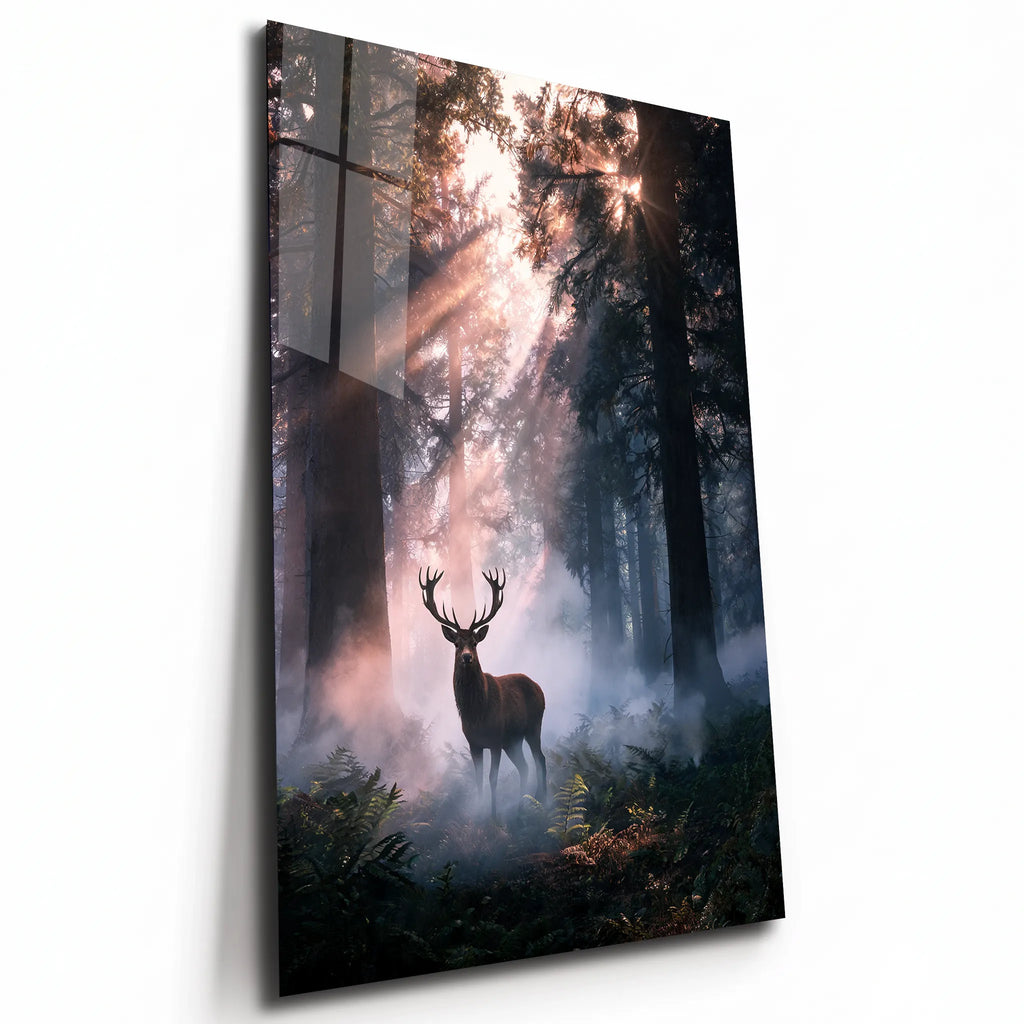 Poster métal cerf dans une forêt brumeuse, plaque aluminium brillante vue de trois quarts