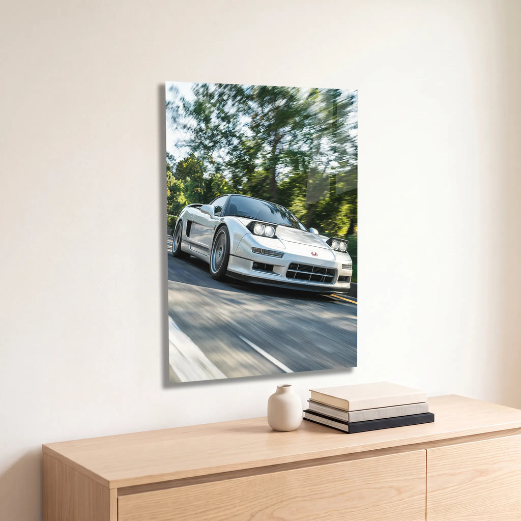 Poster métal Honda NSX blanche sur une route boisée accroché au-dessus d'un canapé dans un salon