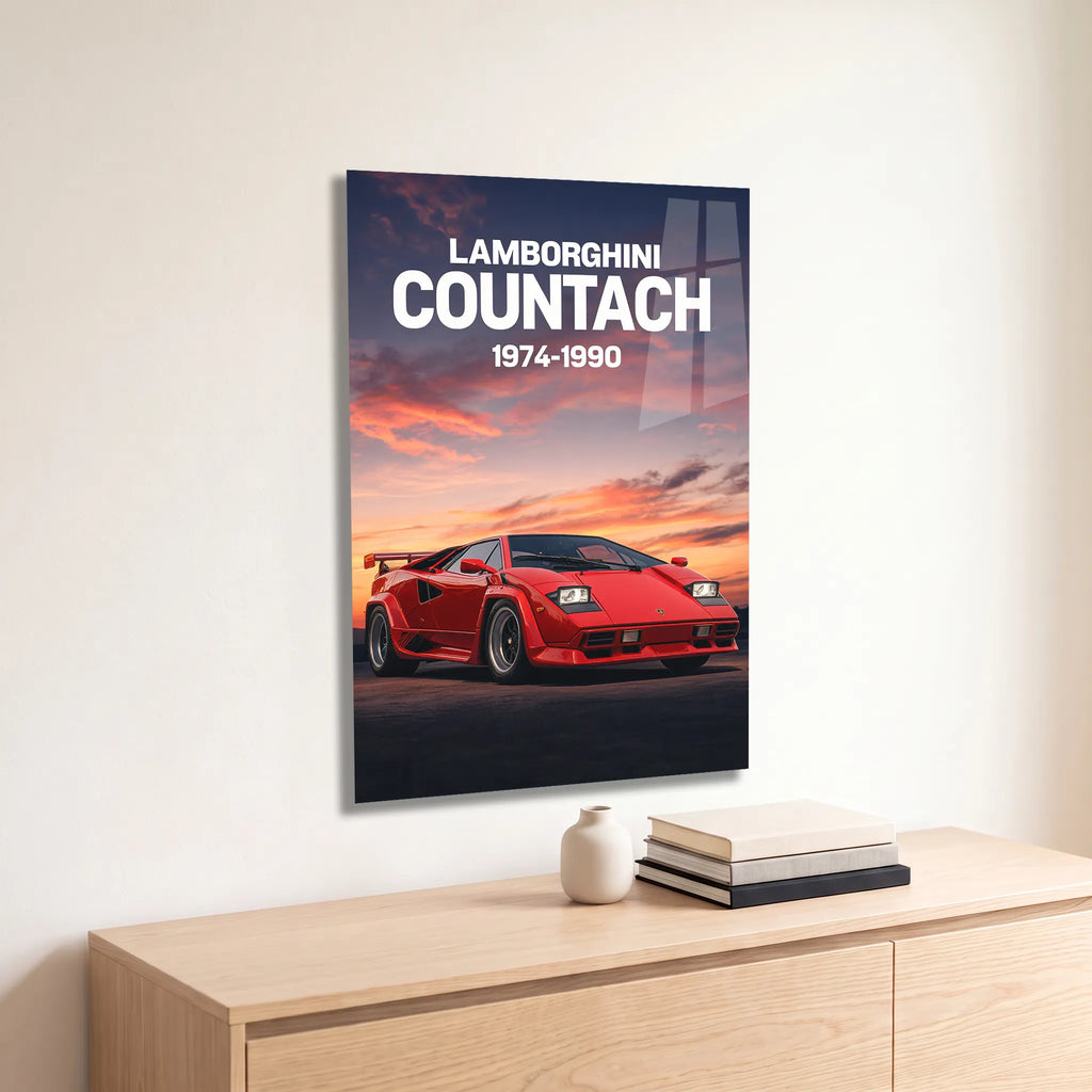Poster métal Lamborghini Countach rouge au coucher du soleil accroché au-dessus d'un canapé dans un salon