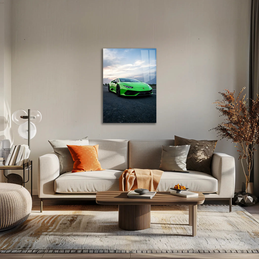Poster métal Lamborghini Huracán verte de trois quarts avant au mur d'un bureau, au-dessus du plan de travail
