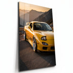 Poster métal Mazda RX-7 FD jaune sur une route de montagne, plaque aluminium brillante vue de trois quarts
