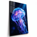 Poster métal méduse bioluminescente dans l'eau noire, plaque aluminium brillante vue de trois quarts