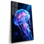 Poster métal méduse bioluminescente dans l'eau noire, plaque aluminium brillante vue de trois quarts